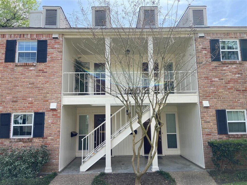 12974 Trail Hollow Dr in Houston, TX - Building Photo