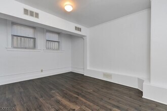 15 The Crescent in Montclair, NJ - Building Photo - Building Photo