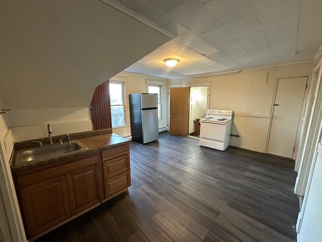 92 South St, Unit Apt 2 in Willimantic, CT - Building Photo - Building Photo