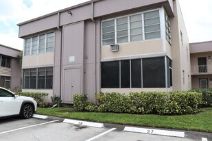 801 Flanders Dr in Delray Beach, FL - Building Photo