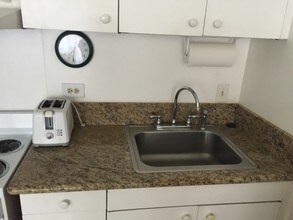 2345 Ala Wai Blvd-Unit -1615 in Honolulu, HI - Foto de edificio - Building Photo