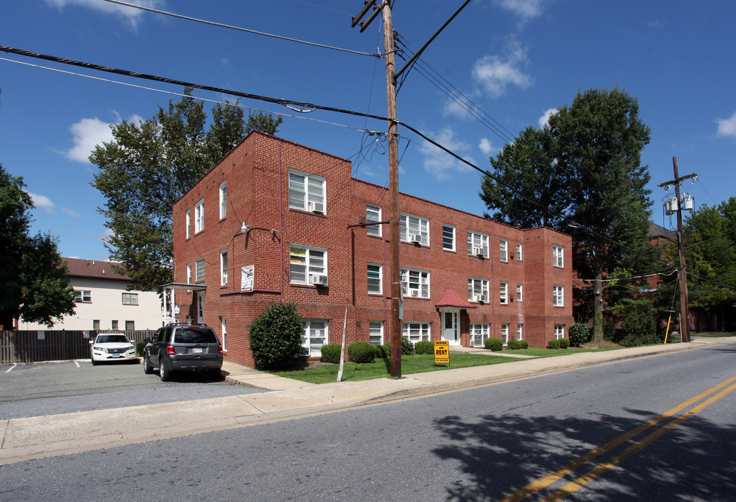 20 E Diamond Ave in Gaithersburg, MD - Foto de edificio