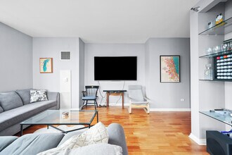 33 W Ontario St in Chicago, IL - Building Photo - Building Photo
