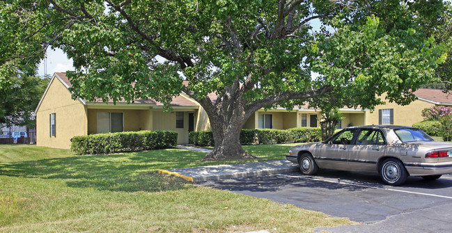 Hilltop Apartments in Madison, FL - Building Photo - Building Photo