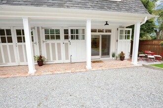 14 Crossman Pl in Huntington, NY - Building Photo - Building Photo