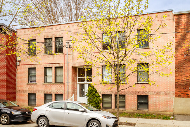 2105 De Châteauguay St in Montréal, QC - Building Photo - Building Photo