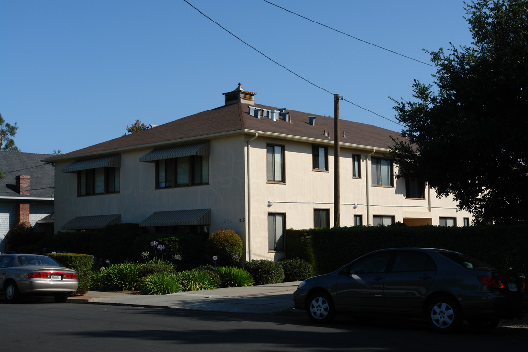 216 Anita Rd in Burlingame, CA - Building Photo