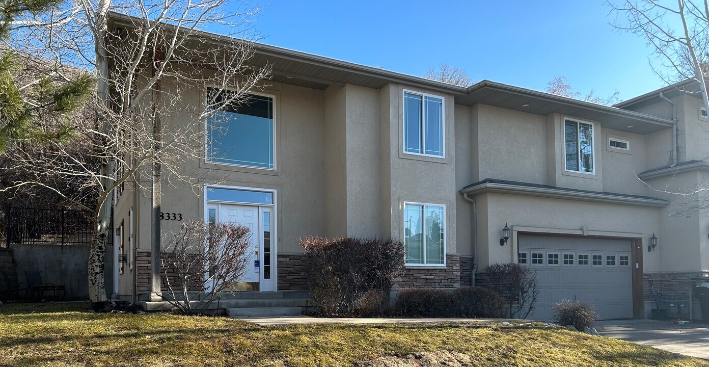 8333 S Valiant Dr in Cottonwood Heights, UT - Building Photo