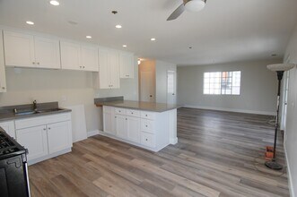 142 W Marquita in San Clemente, CA - Building Photo - Building Photo