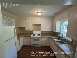 2121 Mickey Rd in Del City, OK - Building Photo - Building Photo
