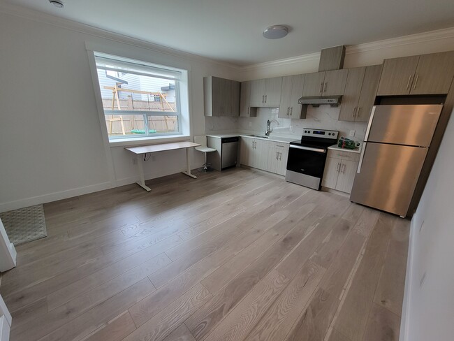 property at 16658 19 Av