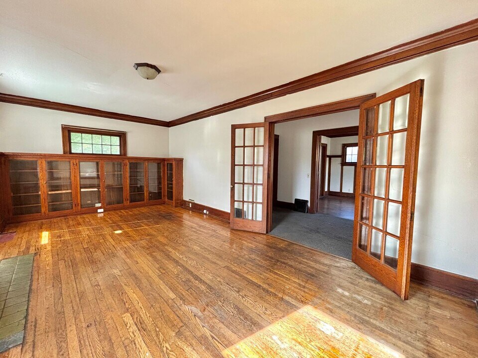 1101 N Rose St in Kalamazoo, MI - Building Photo