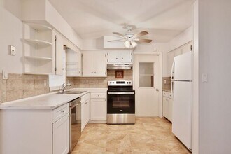 7321 Lake Marsha Dr in Orlando, FL - Building Photo - Building Photo