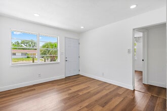 4120-4111 11th Ave S in St. Petersburg, FL - Building Photo - Building Photo