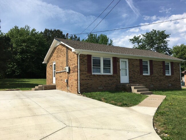708 Welsey Dr in Clarksville, TN - Building Photo - Building Photo