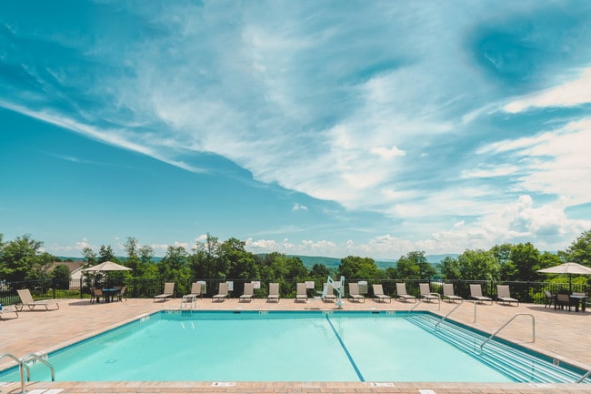 Meadow Ridge Luxury Apartments in Newburgh, NY - Building Photo - Building Photo