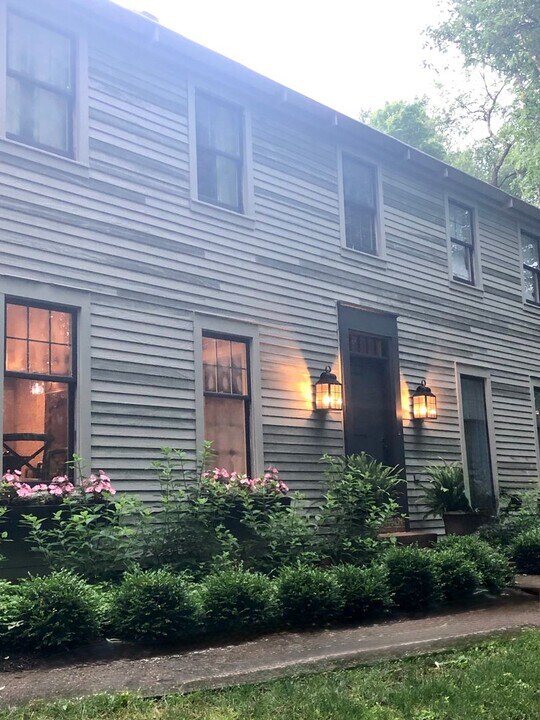 308 Wildberry Rd in Pittsburgh, PA - Building Photo