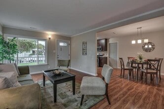 12 Camellia Ct in East Palo Alto, CA - Foto de edificio - Building Photo