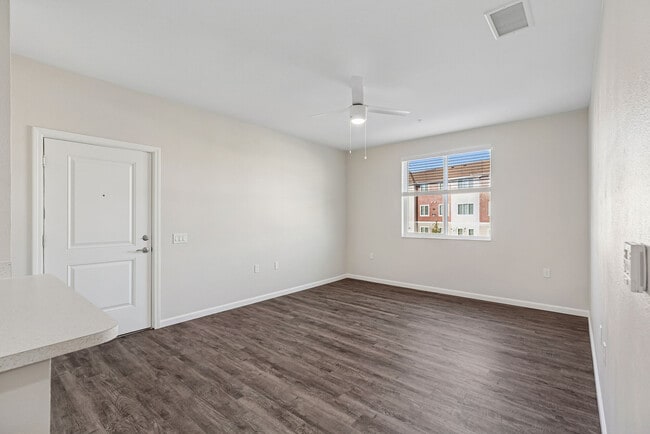 Whispering Oaks in Orlando, FL - Building Photo - Building Photo