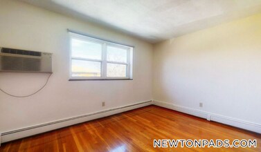 276 Grove St in Newton, MA - Building Photo - Building Photo