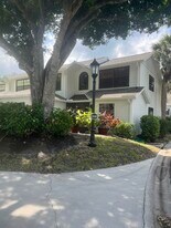 840 Meadowland Dr in Naples, FL - Building Photo