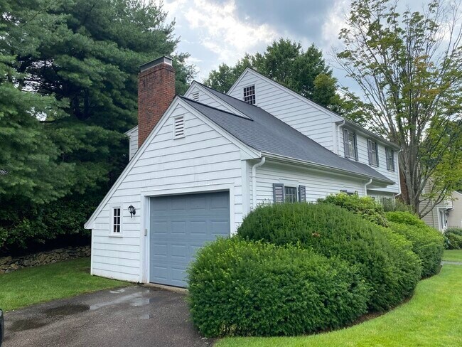 8 Cefalo St in Needham, MA - Building Photo - Building Photo
