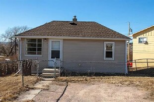 1027 N Maple St in Rapid City, SD - Building Photo