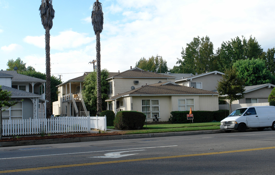 13810 Burbank Blvd in Van Nuys, CA - Building Photo