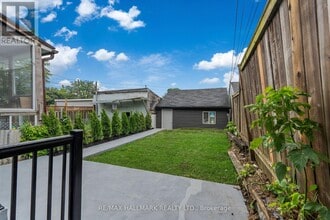 211 Gilbert Ave in Toronto, ON - Building Photo - Building Photo
