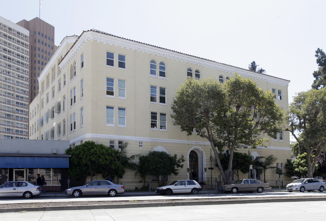 Lake Merritt Lodge in Oakland, CA - Building Photo