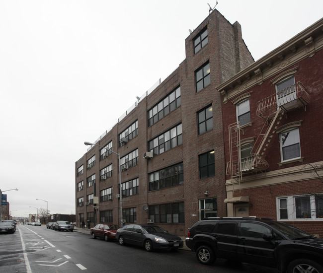 111-115 Wythe Ave in Brooklyn, NY - Foto de edificio - Building Photo