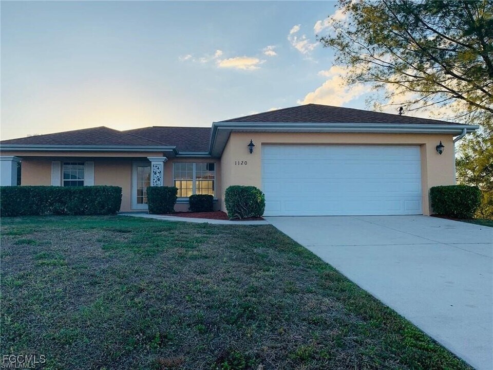 1120 NW 24th Ave in Cape Coral, FL - Building Photo