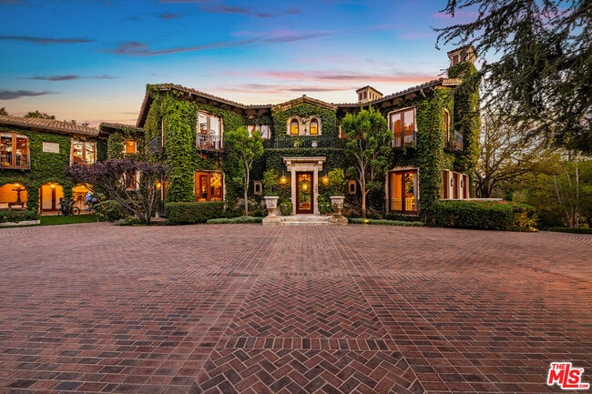 property at 1550 Amalfi Dr