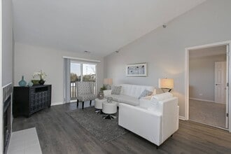 Hawthorn at Oakhurst in Aurora, IL - Building Photo - Building Photo