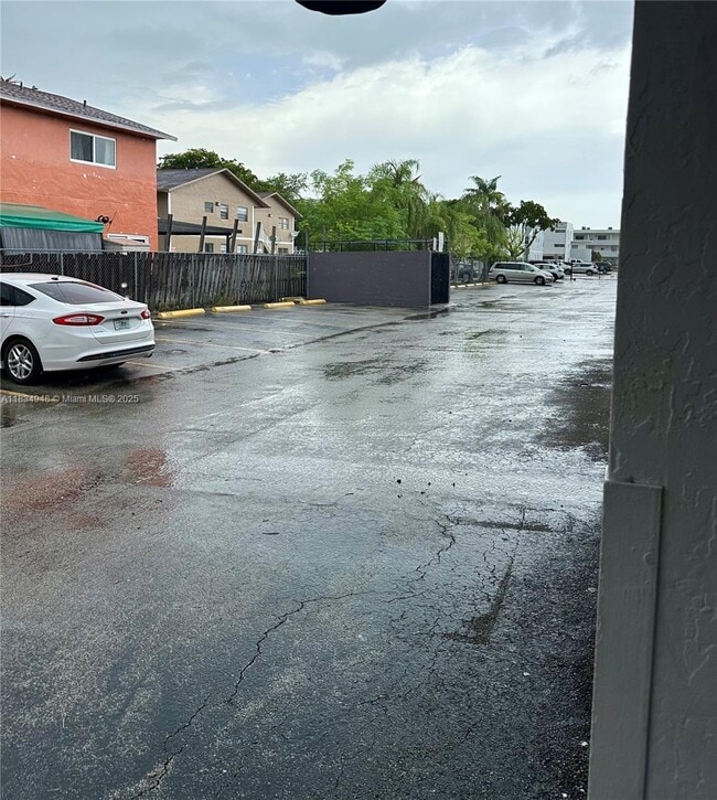 2565 W 56th St in Hialeah, FL - Building Photo - Building Photo