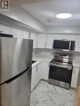 22 Rich Crescent in Whitby, ON - Building Photo - Building Photo