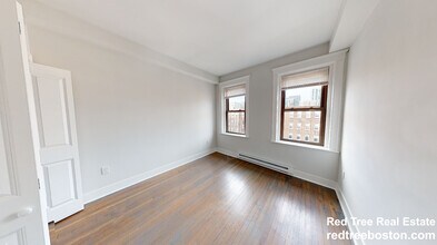 81 Park Dr, Unit 22 in Boston, MA - Building Photo - Building Photo