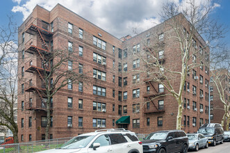 Fannwood Estates in Rego Park, NY - Foto de edificio - Primary Photo