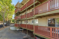 Redwood Crest Apartments in Oakland, CA - Building Photo - Building Photo