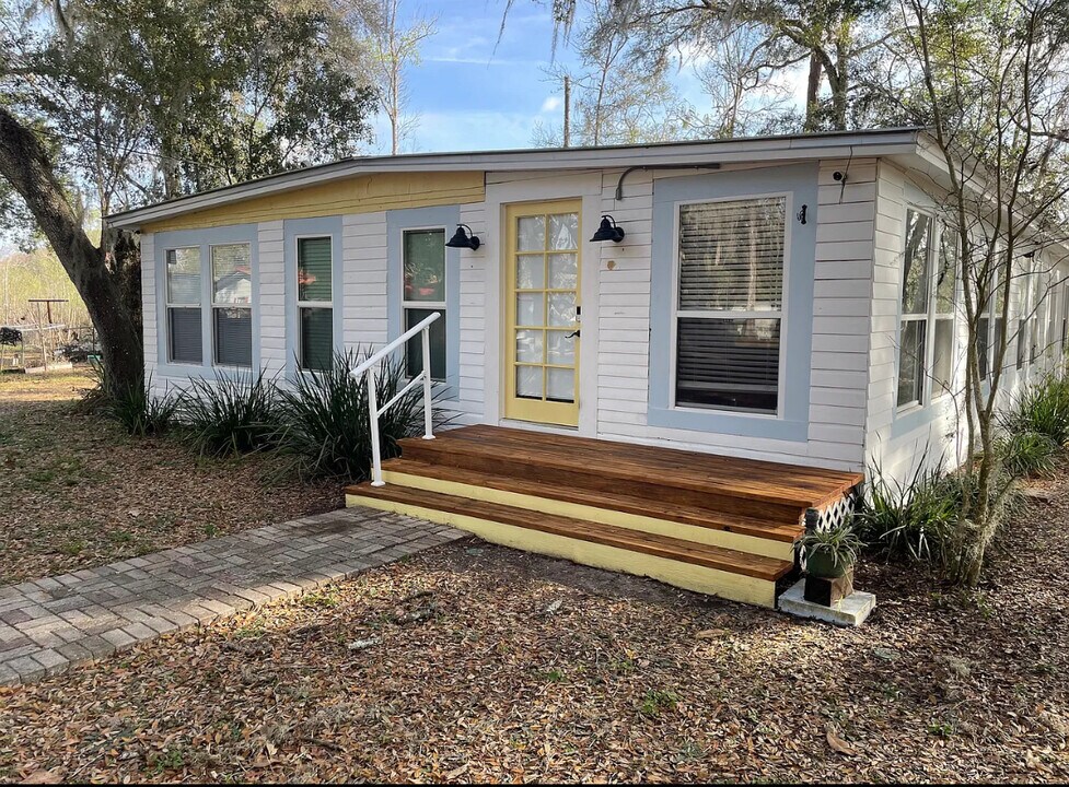 11834 E Crowder Ct in Floral City, FL - Building Photo