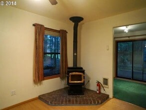 65070 E Lupine Dr in Rhododendron, OR - Building Photo - Building Photo