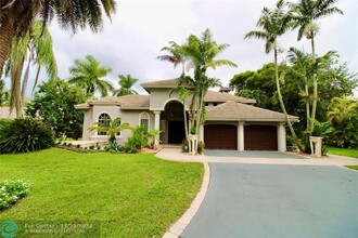 6502 NW 66th Way in Parkland, FL - Foto de edificio - Building Photo