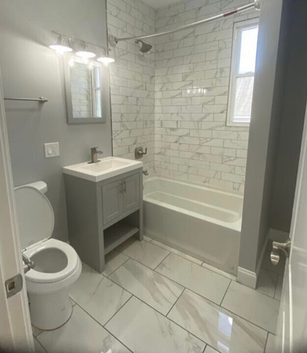 9357 S Burnside Ave, Unit 2 in Chicago, IL - Building Photo