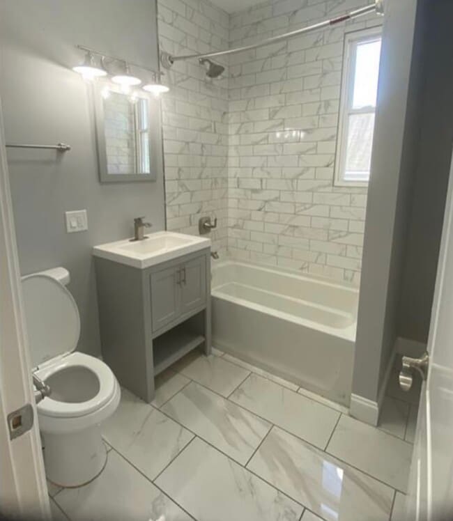 9357 S Burnside Ave, Unit 2