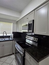 400 NE 142nd St in North Miami, FL - Building Photo - Building Photo