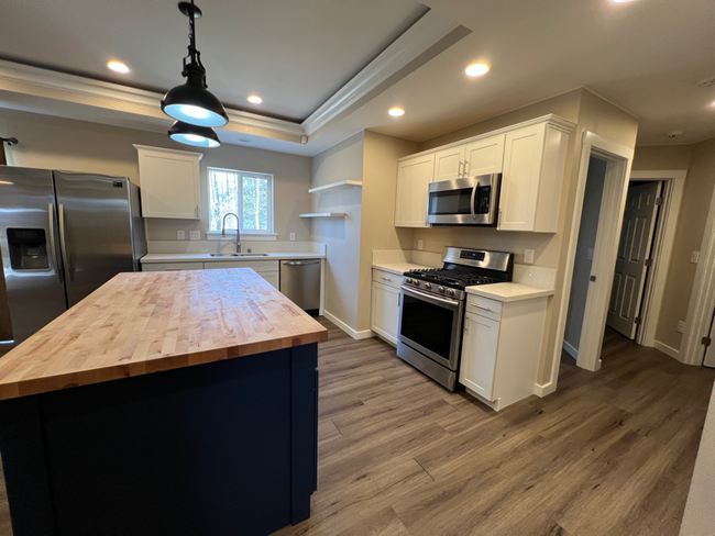 1032 N Helen Ln in Wasilla, AK - Building Photo - Building Photo