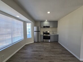 2902 E Ave R12 in Palmdale, CA - Building Photo - Building Photo