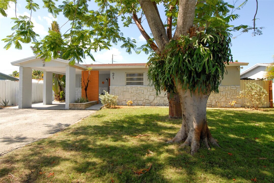 21 NE 57th Ct in Fort Lauderdale, FL - Building Photo