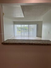 9359 Fontainebleau Blvd, Unit 417 in Miami, FL - Building Photo - Building Photo