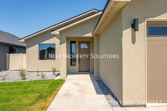 1127 9th Ave NE in Ephrata, WA - Building Photo - Building Photo